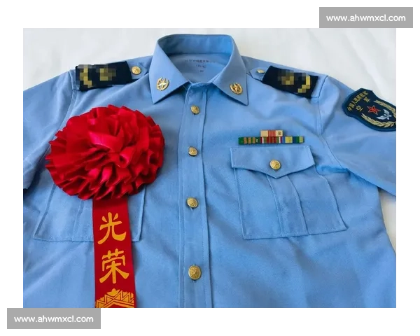 军装未卸归故里,门开见母泪先流 军装未卸归故里,门开见母泪先流