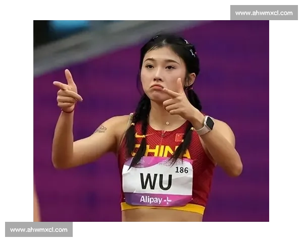 吴艳妮:赛场狂飙破纪录,场外甜飒展豹系魅力 吴艳妮:赛场狂飙破纪录,场外甜飒展豹系魅力