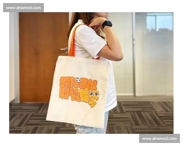 无锡球迷水蜜桃球服助阵，力克常州队喊响 “十三妹”